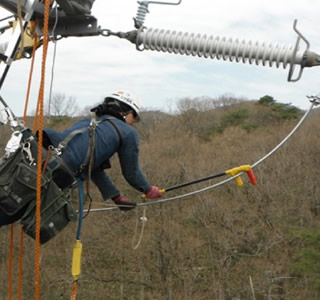 緊線終了後電線のクセ直し