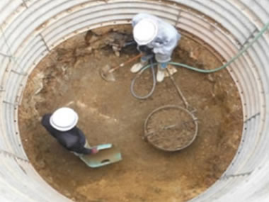 基礎工事掘削中
